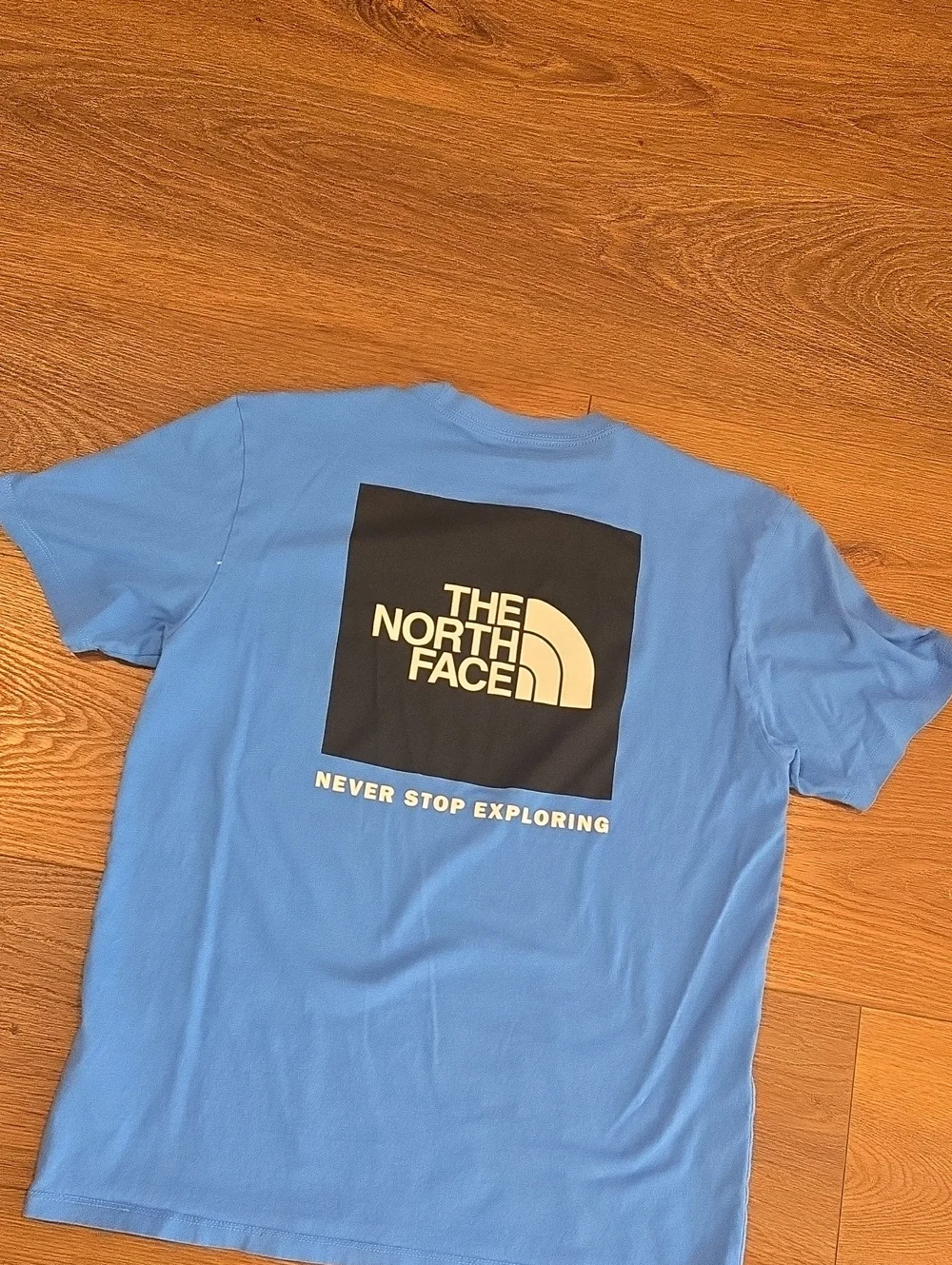 THE NORTH FACE SHORT SLEEVE TSHIRT..SIZE MED.  #8102